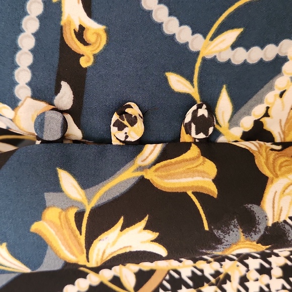 Ann Taylor blouse, size XS TALL - Picture 4 of 4